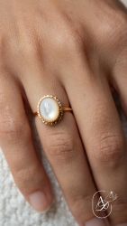 Les vertus des gemmes et de la nacre 11 Rachel nacre logo min