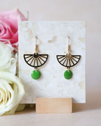 Alice 15 Boucle d'oreille pendante fantaisie resine verte et dorée