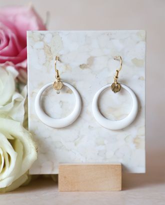 Boucle d'oreille doré et blanche résine