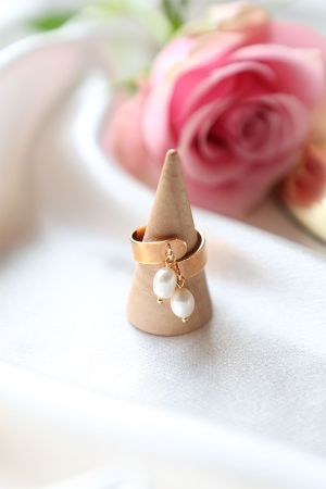 Bague romane ajustable perle d'eau douce, nacre, plaqué or